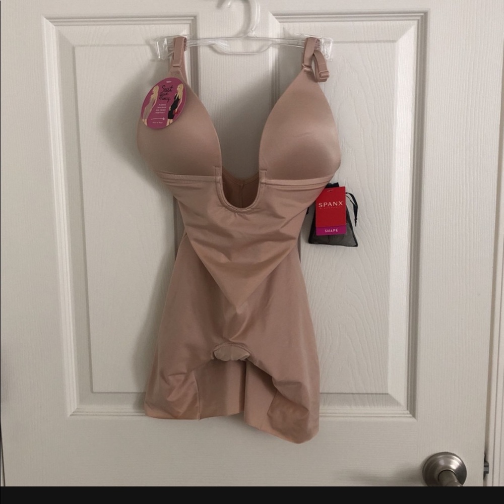 Brand NWT. Spanx plunge low in nude size small